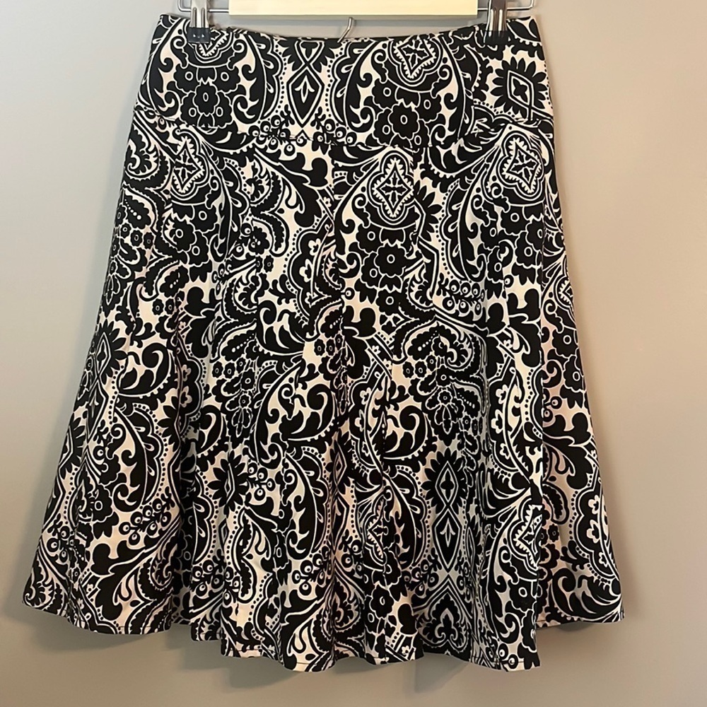 Ann Taylor Petites 100% Silk Black and White Print A-Line Skirt Size 2P